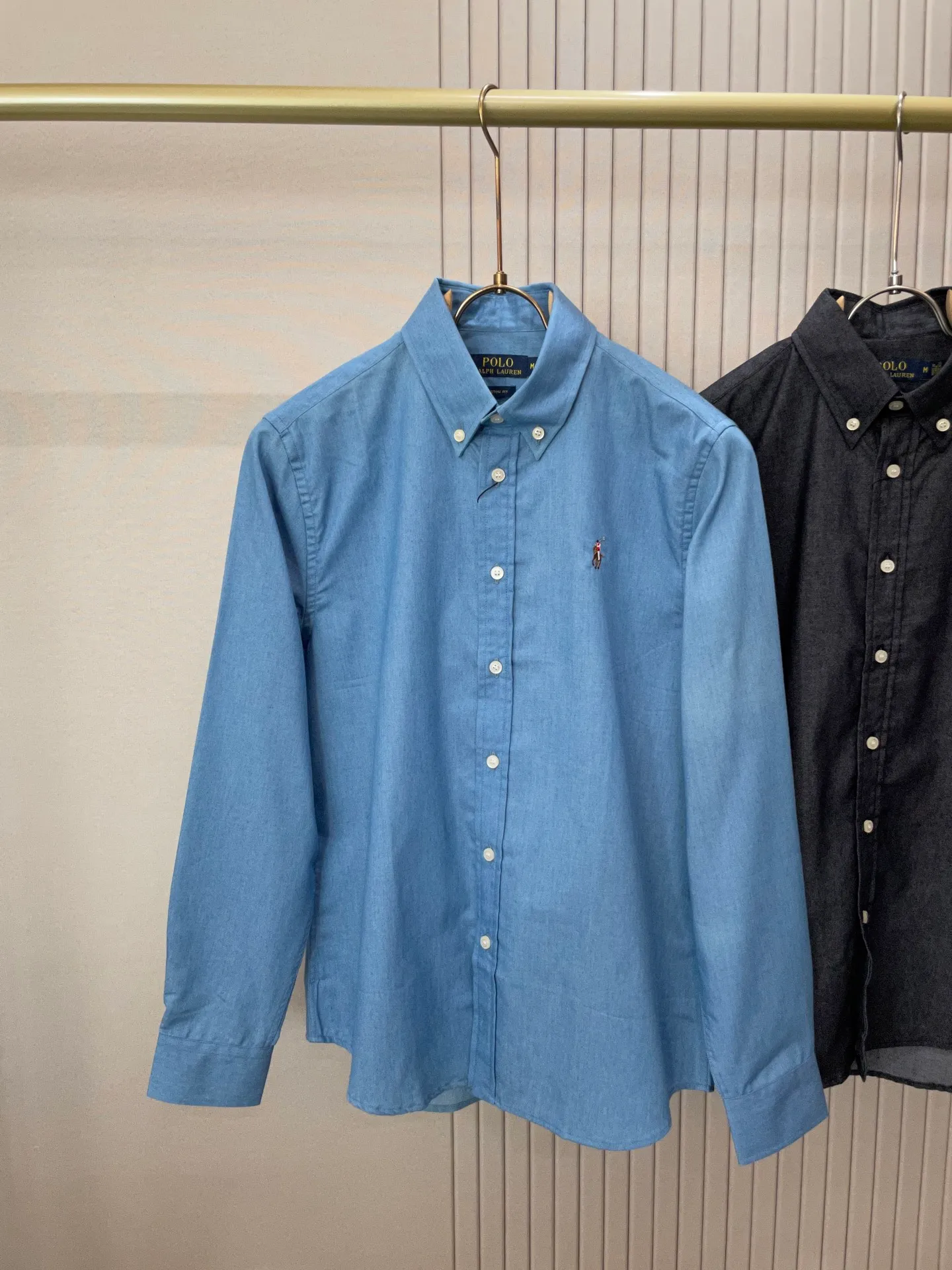 P220 🌸🌸🌸 POLO Ralph Lauren [High Quality] Classic shirt! Classic casual shirt made of pure cotton fabric with unique design, simple, clean and classic version design. It is a versatile style that can be switched at will. The fabric feels soft and delicate, highly moisture-absorbent and breathable. It is close to the skin and comfortable to wear. It can be worn alone or as an inner layer. Its versatile performance is beyond your imagination! The upper body of the ready-to-wear is simple and classic yet elegant! Size:M-XXL
